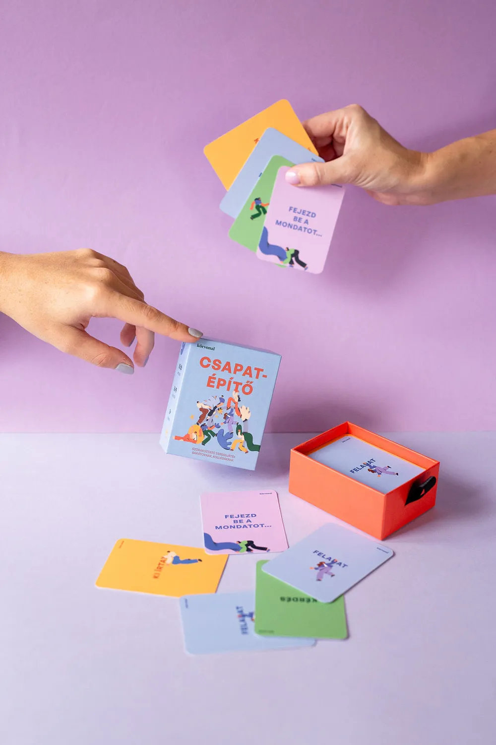 körvonal Csapatépitő gioco di carte team lavoro