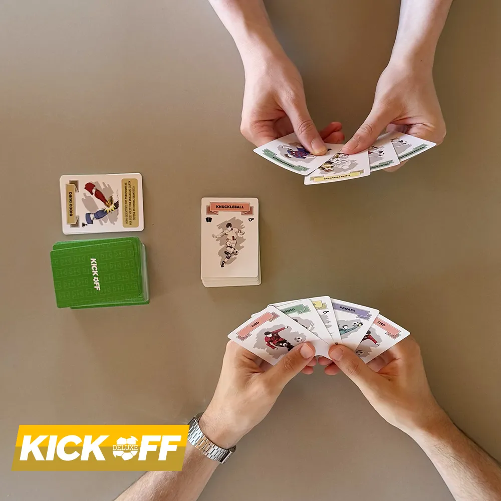 Kick Off Deluxe gioco carte calcio 2-4 giocatori tattico