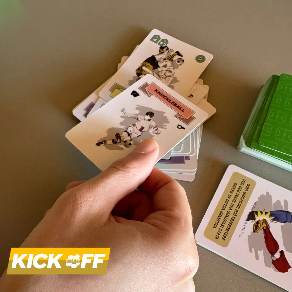 Kick Off Deluxe gioco carte calcio 2-4 giocatori tattico
